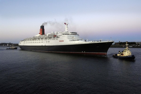 QE2 makes a final visit to Port as part of the ship's farewell tour in 2008